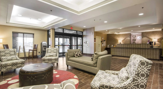Comfort Suites Saskatoon, Boek Hotel North Industrial Saskatoon