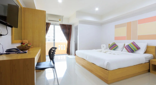 Двухместный номер Deluxe с балконом Jr Mansion On Nut Soi 25