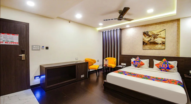 Номер Deluxe FabHotel Prime Karims