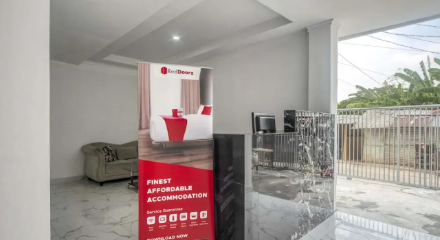 RedDoorz Plus Syariah near Pondok Cabe Airport, Rezervovat Hotel Pondok Cabe West Java