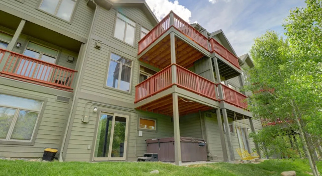 Prospector Point E 4br 3.5ba 4 Bedroom Townhouse by RedAwning