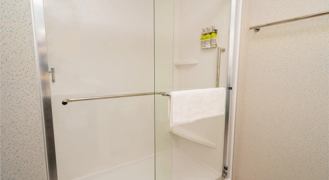 Четырёхместный номер Standard Holiday Inn Express & Suites Las Vegas - E Tropicana by IHG