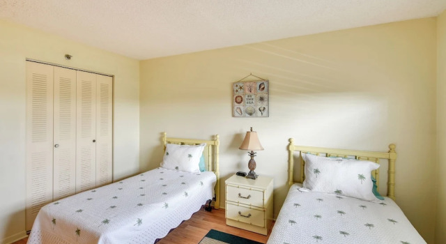 Coastal Condo w/ Balcony: Walk to Madeira Beach!, Забронировать Апартаменты/квартира Апартаменты Мадейра-Бич, рядом с The Church by the Sea, Апартаменты/квартира
