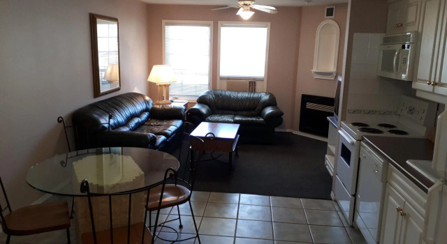 Двухместный полулюкс c 1 комнатой Mountain View Suites & Residency at Fairmont Hot Springs