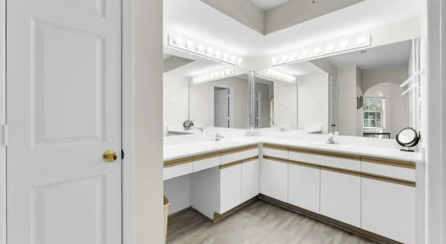 Peaceful 2BR Condo by Golf Course & Pools, Забронировать Отель Отели Table Rock Lake с парковкой, Парковка