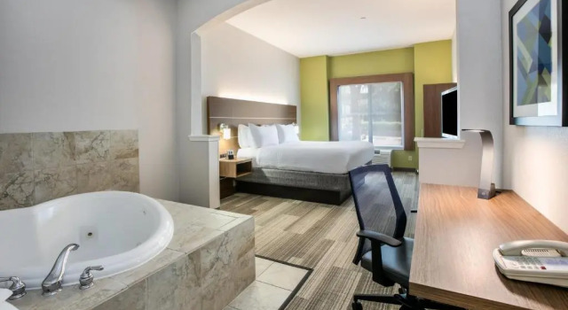 Номер Standard Holiday Inn Express Hotel & Suites Dallas - Grand Prairie I-20 by IHG
