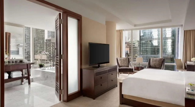 Двухместный номер Premier Shangri-La Toronto