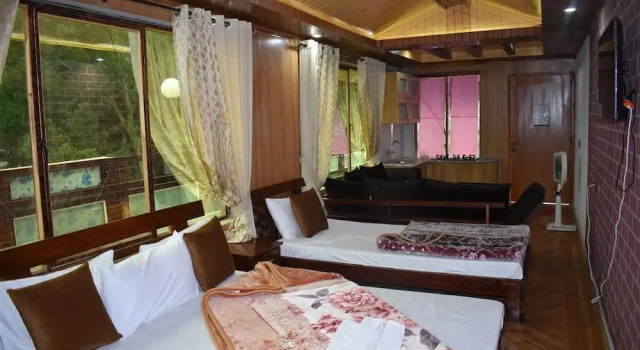 Moosa Heights, Rezerwuj Hotel Hotele w Punjab Region z parkingiem, Parking