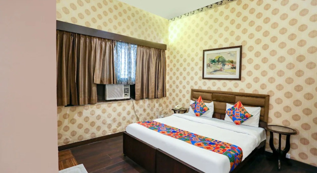 Номер Deluxe FabHotel Pulse Impulse