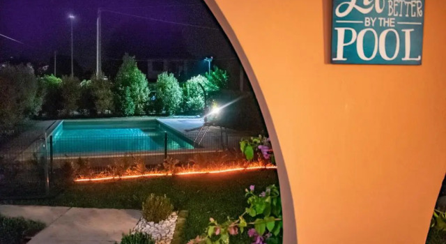 Apartment Charme and Relax with Garden and Swimming Pool - 4 Guests, Забронировать Апартаменты/квартира Дезенцано-дель-Гарда озеро Гарда