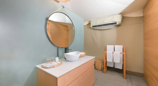 Тент с 2 комнатами с частичным видом на море Kingfisher Retreat by Sharjah Collection