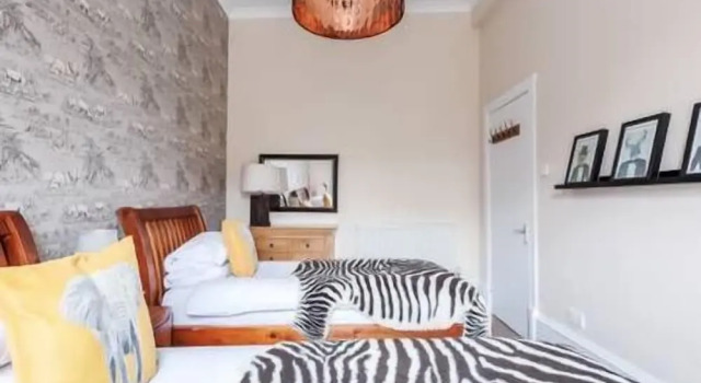 West End Holiday Homes, Забронировать Апартаменты/квартира Отели Glasgow & The Clyde Valley с парковкой, Парковка