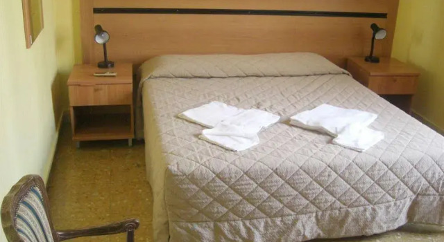 Fawlty Towers, Забронировать Отель Отели Рима с парковкой, рядом с Универмаг La Rinascente, Парковка