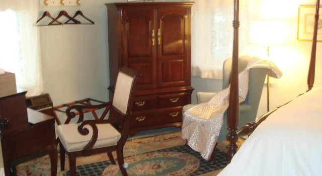 Двухместный номер Standard Bird-in-Hand Village Inn & Suites