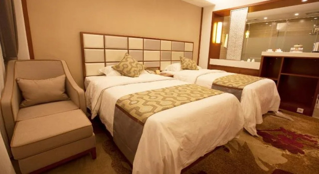Chengjiang Manor Hotel, Buchen Sie Hotel Chengjiang Yunnan
