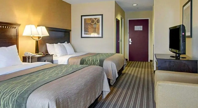 Шестиместный номер Standard Spark by Hilton Woburn Boston