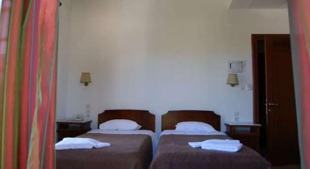 Трёхместный номер Standard с балконом Hotel Pelops