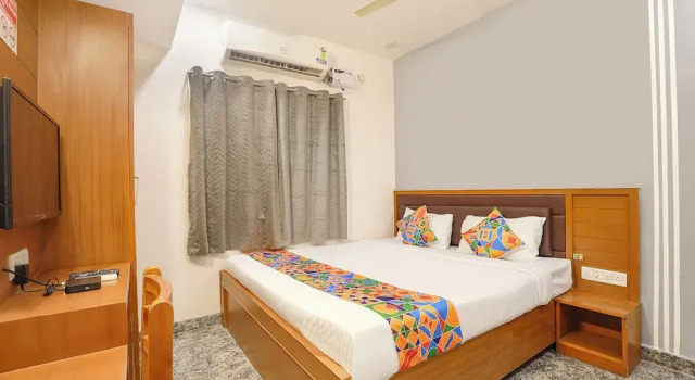 Номер Deluxe FabHotel Lloyds Inn