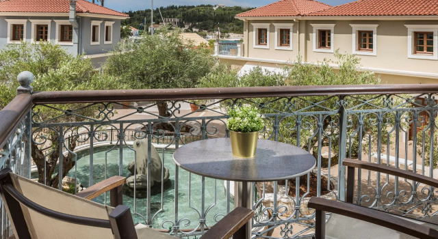Люкс с частичным видом Balhambra Suites