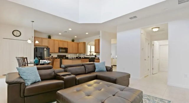 6 bedroom luxury home at Veranda Palms, Rezerwuj Hotel Hotele w Kissimmee z parkingiem, Parking