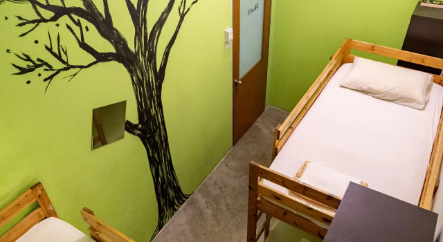 Кровать в общем номере (женский номер) PODs The Backpackers Home & Cafe, Kuala Lumpur