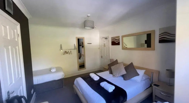 Номер Standard Oakhurst Gatwick and holiday parking five pounds per day and transport between six am and eleven pm