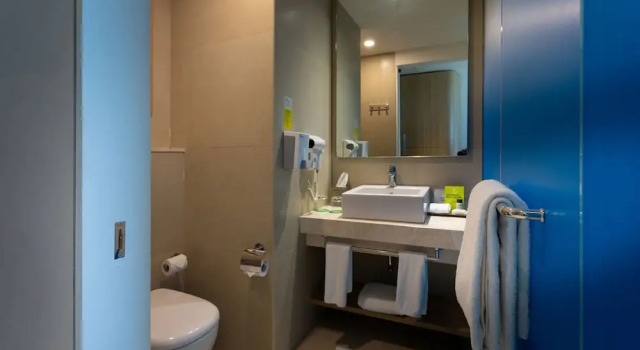 Двухместный номер Standard с балконом Holiday Inn Bengaluru Racecourse by IHG