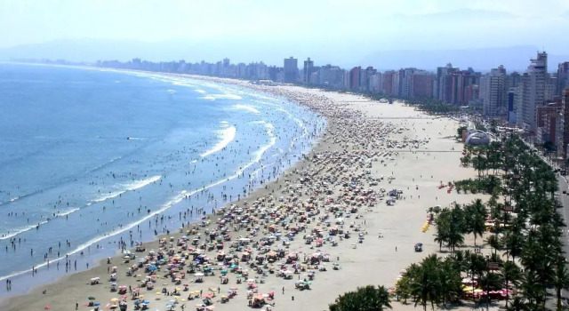 Апартаменты c 1 комнатой с балконом и с красивым видом из окна Apartamento na Praia Grande