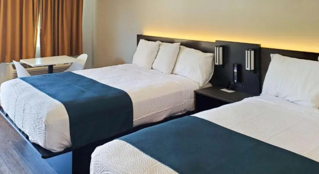 Четырёхместный номер Standard Motel 6 Los Angeles, CA - Downtown