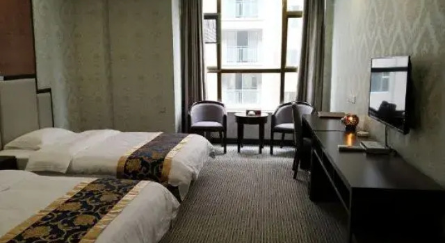 Longli Wells Hotel, Rezerwuj Hotel Hotele w Guizhou z parkingiem, Parking