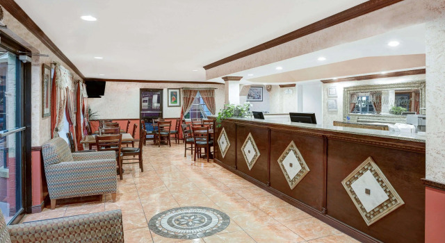Howard Johnson by Wyndham Ft. Myers FL