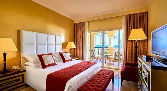 Двухместный люкс Executive с видом на море JAZ Almaza Beach Resort, Almaza Bay