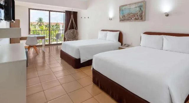 Четырёхместный номер Superior с балконом Cozumel Hotel & Resort