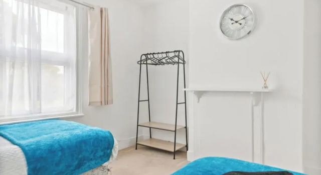 Reading Retreat Spacious 5 Bedroom House, Забронировать Отель Бизнес-отели Англии, 4* 5*