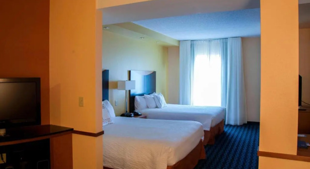 Четырёхместная студия Fairfield Inn & Suites Bedford
