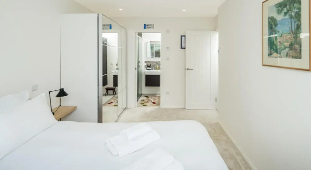 Stylish 2-bed Flat w/ Private Garden in Tooting, South London, Забронировать Отель Отели Англии 3 звезды, 3*