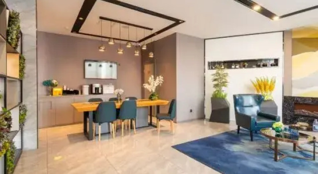 Rujia Business Hotel