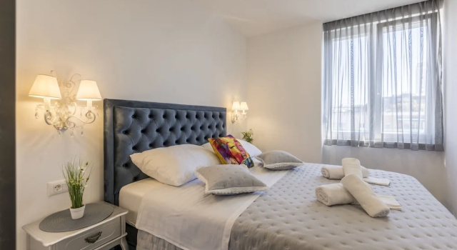 Carmen - 2 Bedroom Apartment - Downtown, Prenota Appartamento Splitska 