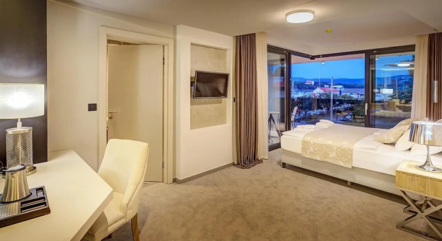 Hotel Maritime, Забронировать Отель Отели Крка с бассейном, рядом с Городская площадь Крк, Бассейн