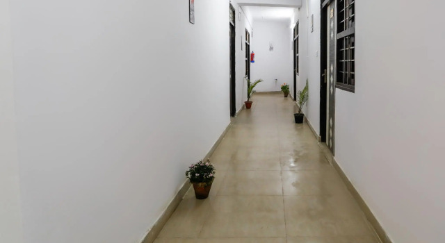 OYO 68697 Hindon Residency, Забронировать Отель Газиабад штат Уттар-Прадеш, рядом с Артала