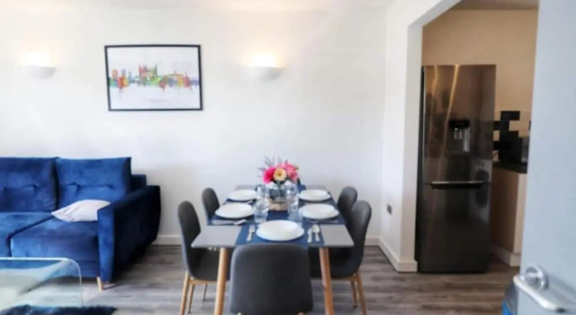 Blue Apartment in Peterborough, Забронировать Апартаменты/квартира Отели Питерборо с парковкой, рядом с Железнодорожный вокзал Питерборо, Парковка
