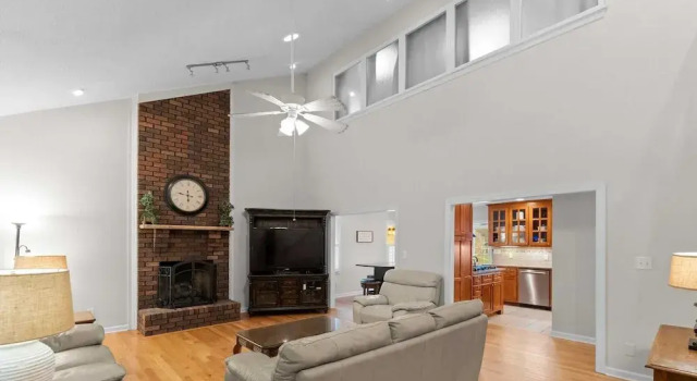 Sleeps 22, Lakefront w/ Private Dock & Pool, 2 Houses Lake Living by Avantstay