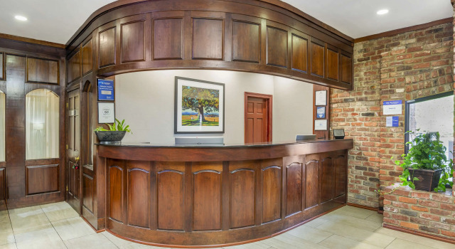 Best Western PLUS Governor's Inn Richmond, Rezervați Hotel Hoteluri în Midlothian cu mic dejun, Mic dejun