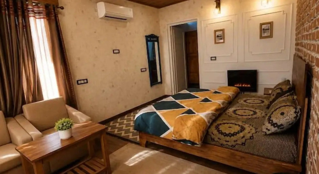 The Celebrè- A Little Castle Homestay, Rezervovat Hotel Kanatal Uttarakhand