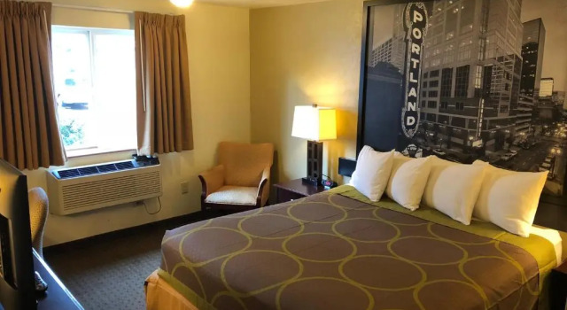 Номер Standard Super 8 by Wyndham Woodburn