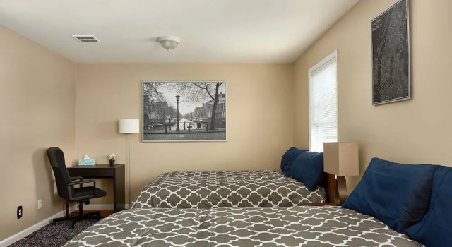 Huge Modern Home 20 mins to NYC, Забронировать Отель Отели Джерси-Сити с парковкой, рядом с Pershing Field, Парковка