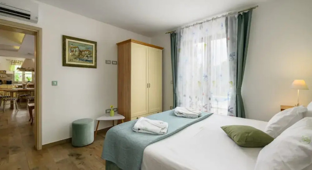 Villa in Srebrnici With Pool Near Marea Beach