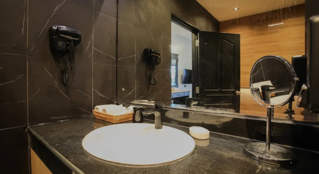 Номер Superior с видом на бассейн ETK Patong Resort