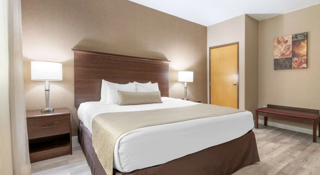Двухместный люкс с балконом Best Western Circus City Inn