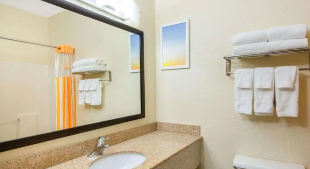 Четырёхместный номер Deluxe La Quinta Inn by Wyndham Lincoln, Nebraska